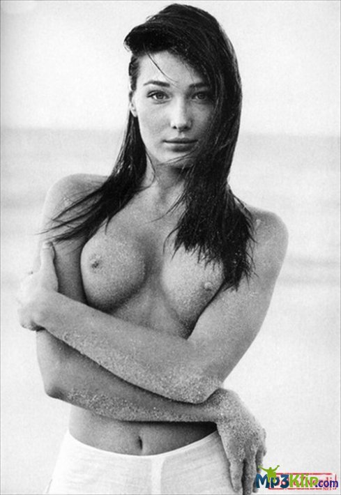 Голая Карла Бруни