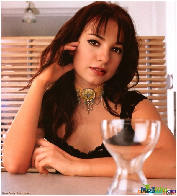 Жалаңаш қыз сиқырды жалайды