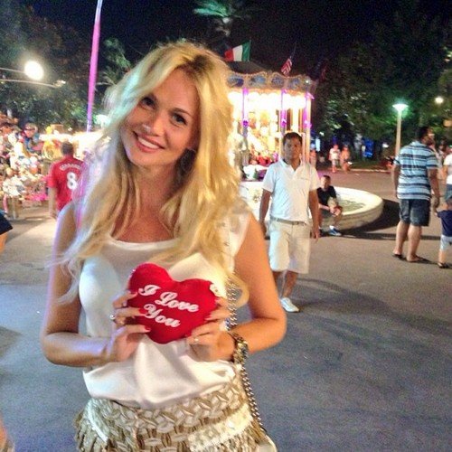 Виктория Лопырева назначила новую дату свадьбы