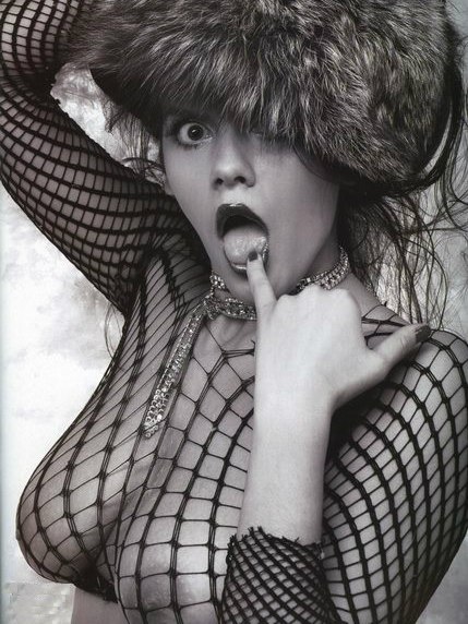 Brazzers порно: трахается мама және подружка