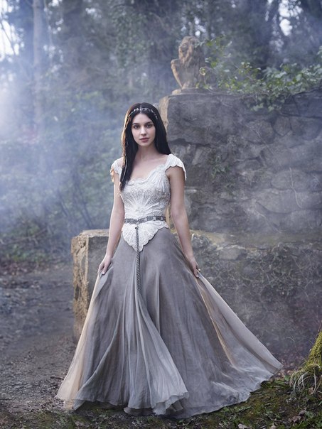 Adelaide Kane – Reign Promoshoo