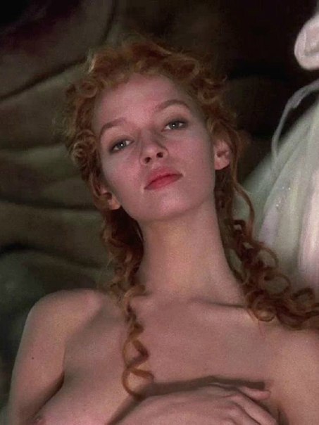 Группалық порно онлайн көру Жағажайдағы жалаңаш бейне