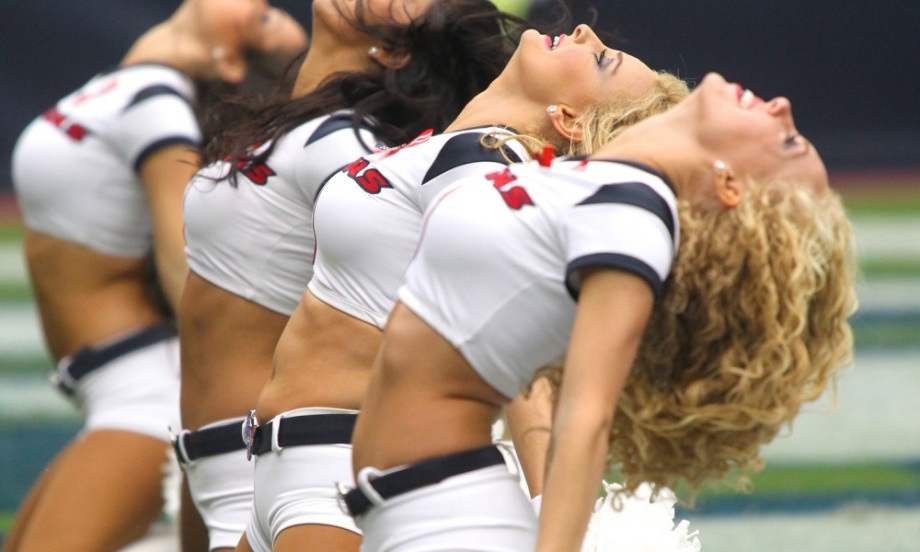 Транс оның аузына қатты кіріп кетті. Интернетте анамен жыныстық қатынас