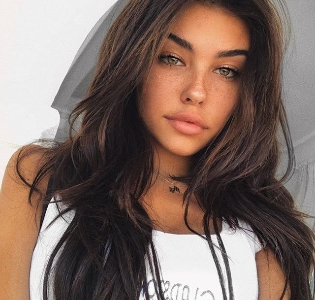 18-летняя Madison Beer в джинсовом костюме